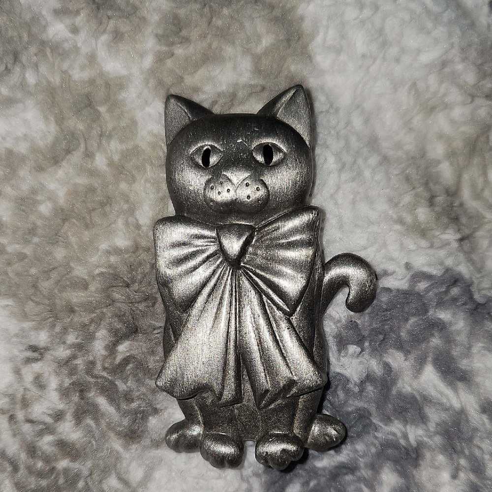 Vintage AJC Silvertone Cat with Large Bow Brooch